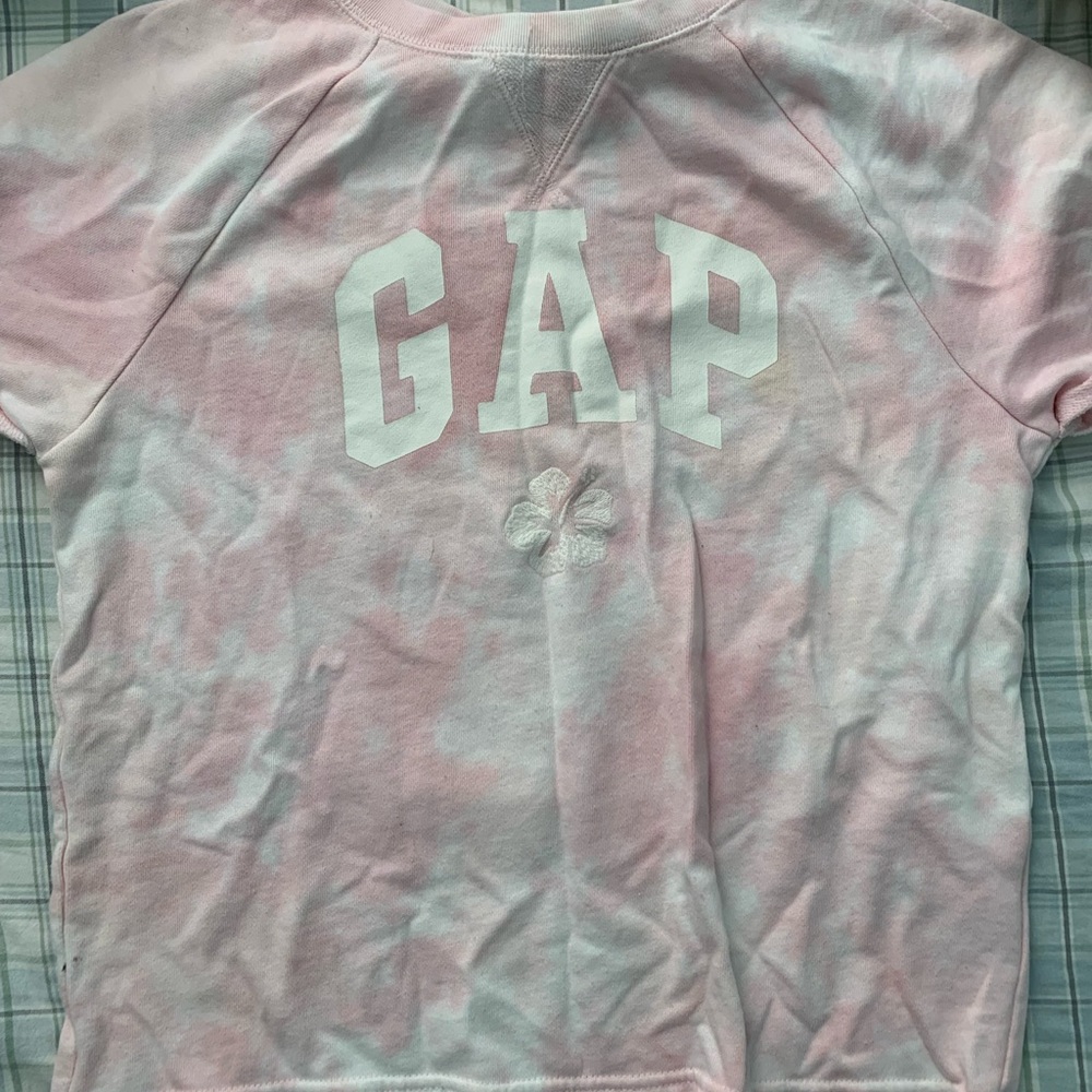 super adorable gap tie dye shirt